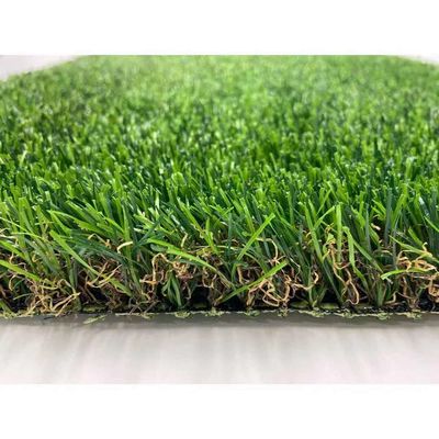 العشب الاصطناعي PE + PP لملاعب الغولف مشروعات المناظر الطبيعية الحديقة الخلفية ناعمة